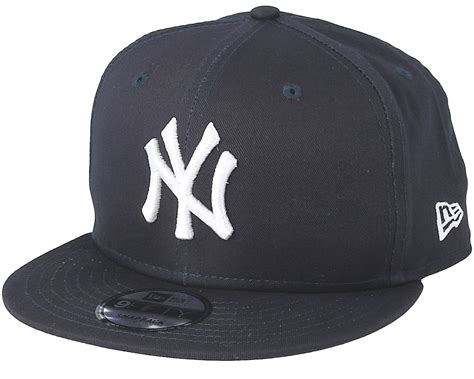 yankee snapback hats.